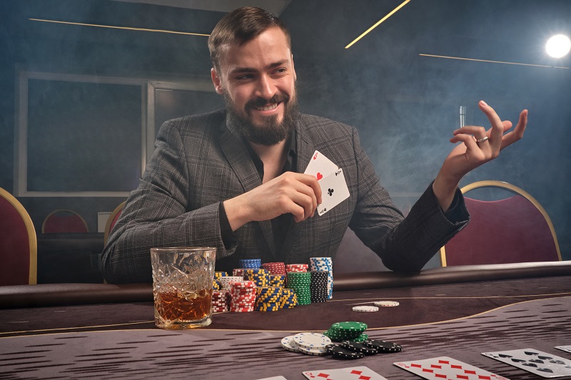 Tips for Playing Live Dealer Three Card Poker Online